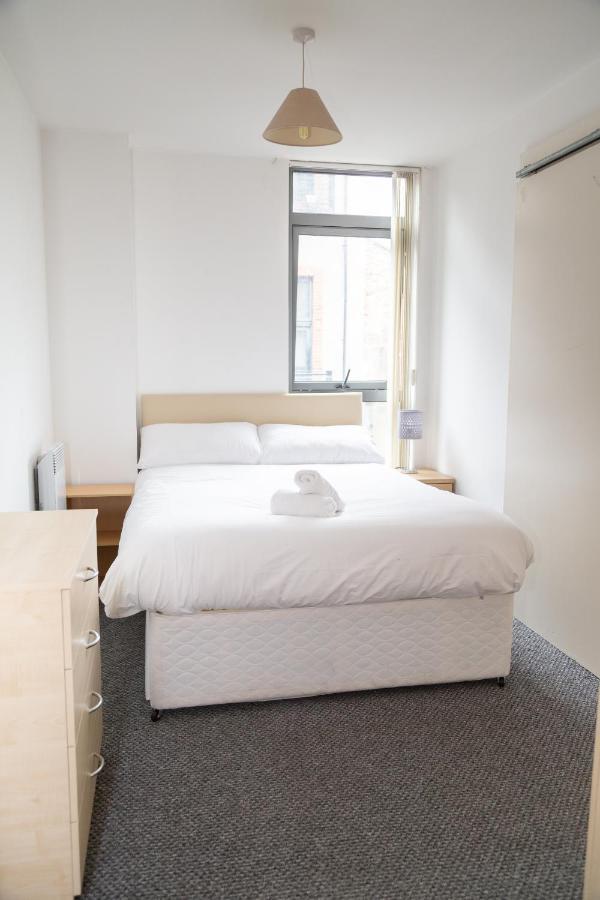 Serviced Apartment In Liverpool City Centre - Free Parking - Balcony - By Happy Days Екстериор снимка