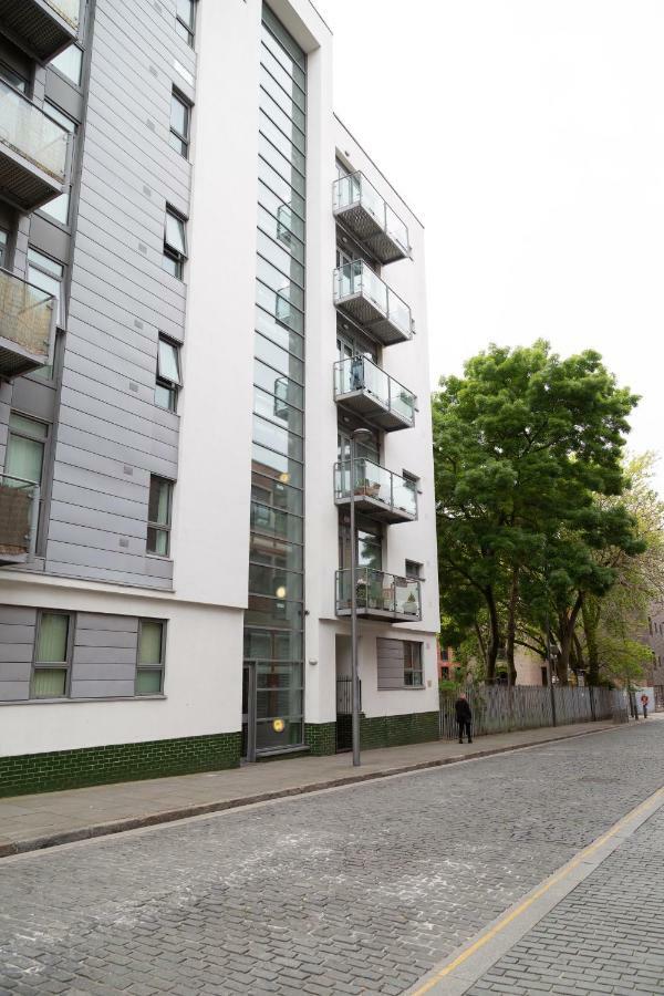 Serviced Apartment In Liverpool City Centre - Free Parking - Balcony - By Happy Days Екстериор снимка