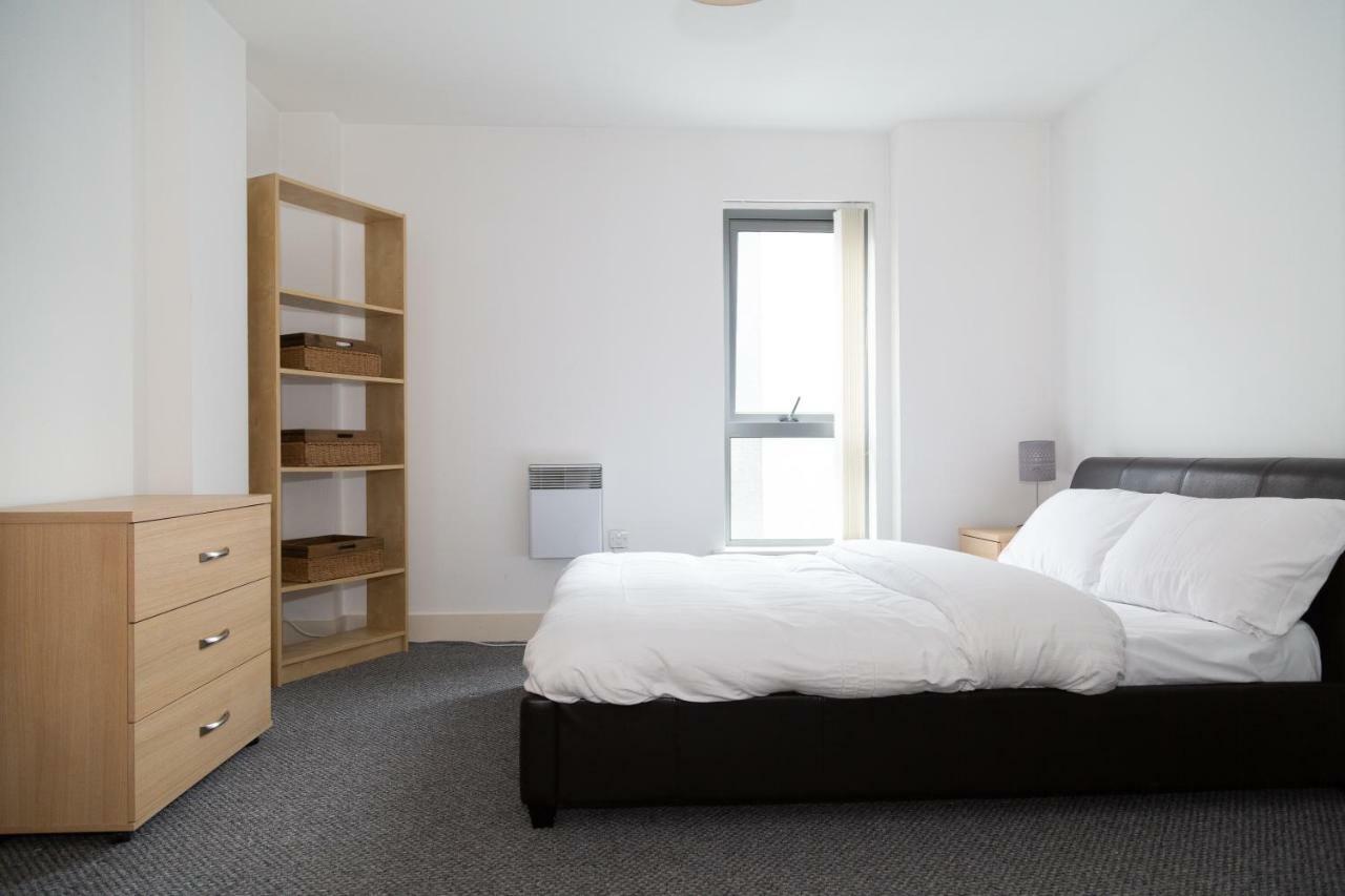 Serviced Apartment In Liverpool City Centre - Free Parking - Balcony - By Happy Days Екстериор снимка