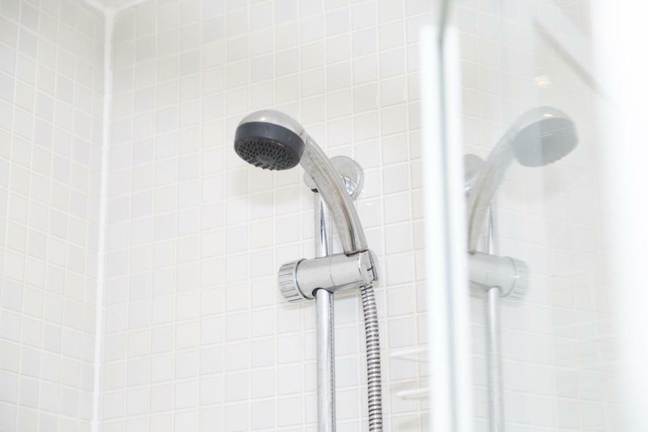Serviced Apartment In Liverpool City Centre - Free Parking - Balcony - By Happy Days Екстериор снимка